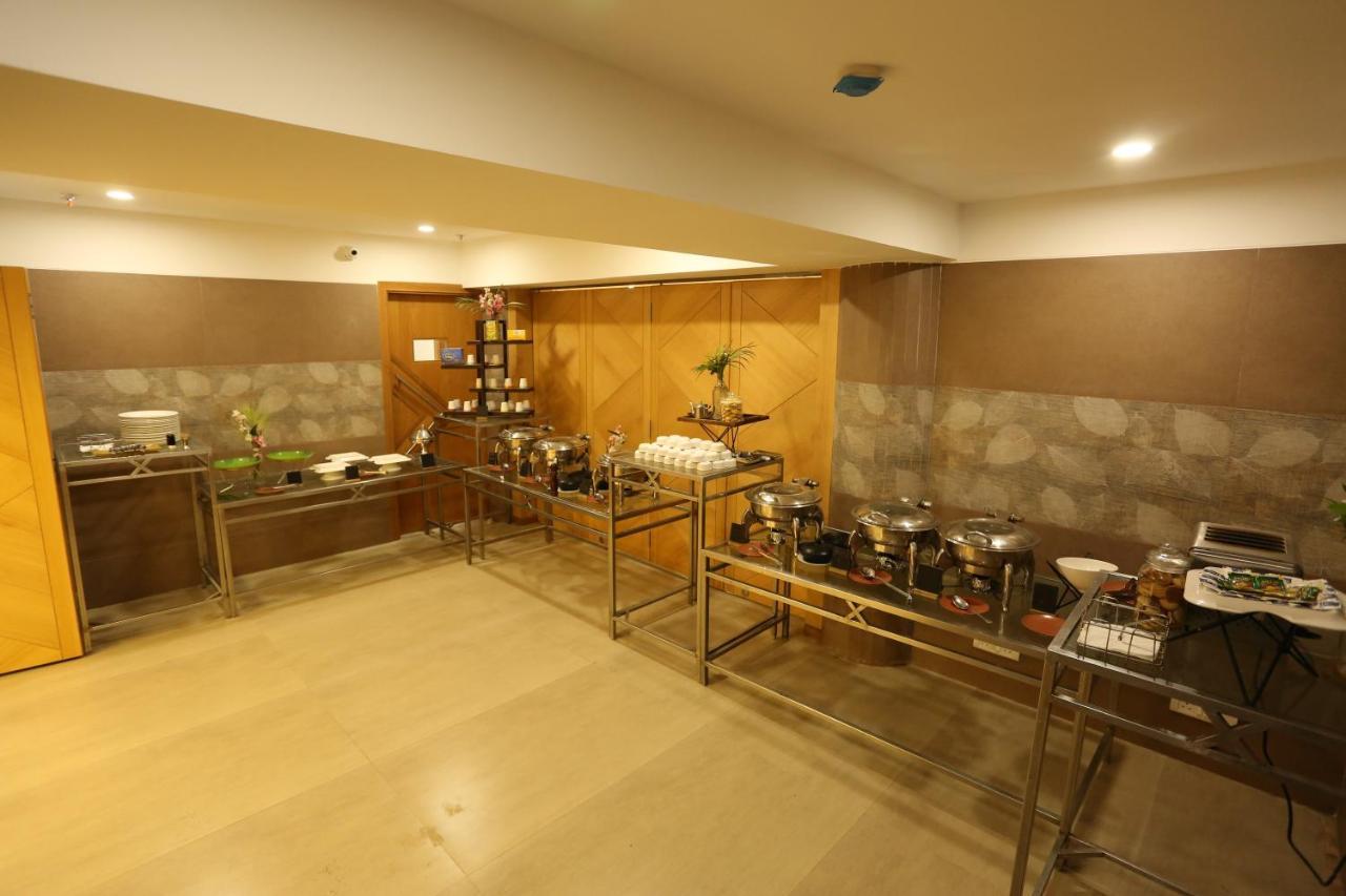 Alba Premier, * Indore