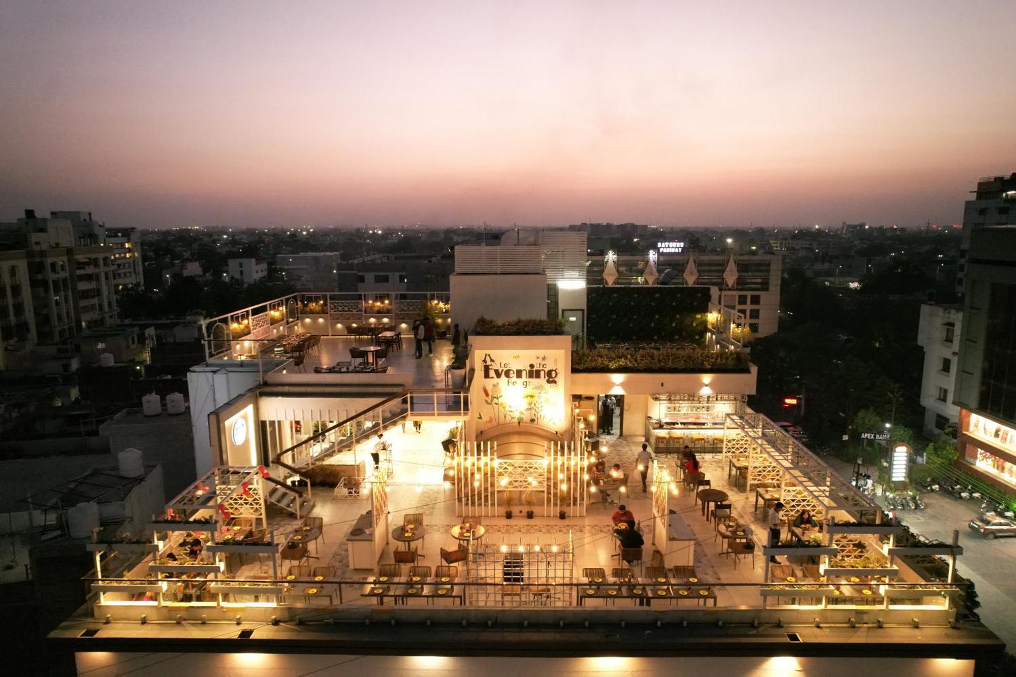 Alba Premier, * Indore